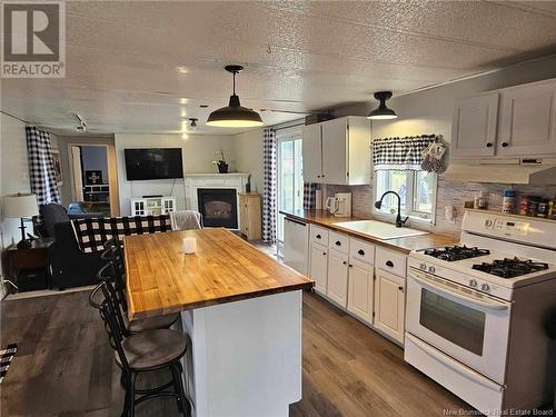 144 Principale, Pointe-Verte, NB - Indoor Photo Showing Kitchen