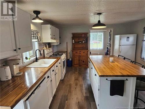 144 Principale, Pointe-Verte, NB - Indoor Photo Showing Kitchen