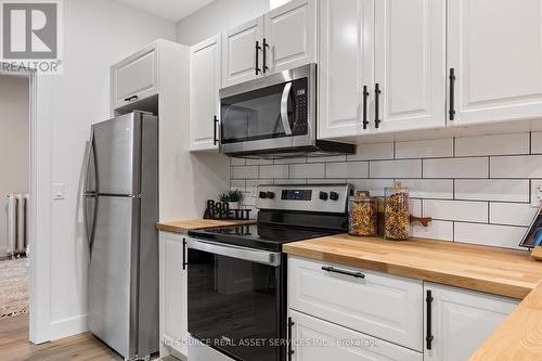 Unit 1 - 304 Lincoln Road, Windsor, ON - Indoor Photo Showing Kitchen