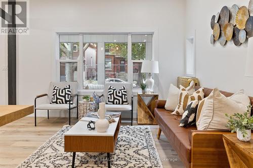 Unit 1 - 304 Lincoln Road, Windsor, ON - Indoor Photo Showing Living Room