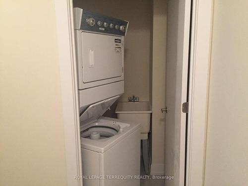 26-17 Powerhouse St, Toronto, ON - Indoor Photo Showing Laundry Room