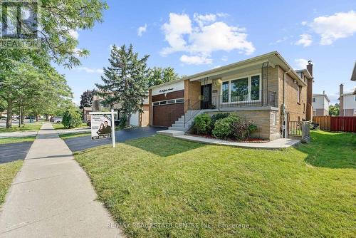 18 Moffatt Avenue, Brampton (Fletcher'S West), ON - Outdoor