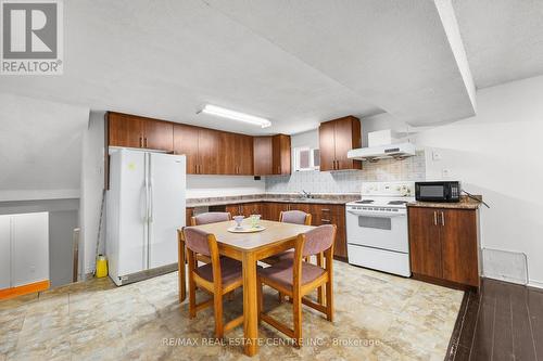 18 Moffatt Avenue, Brampton (Fletcher'S West), ON - Indoor Photo Showing Kitchen