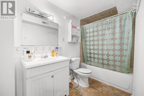 18 Moffatt Avenue, Brampton (Fletcher'S West), ON - Indoor Photo Showing Bathroom