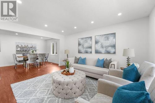 18 Moffatt Avenue, Brampton (Fletcher'S West), ON - Indoor Photo Showing Living Room