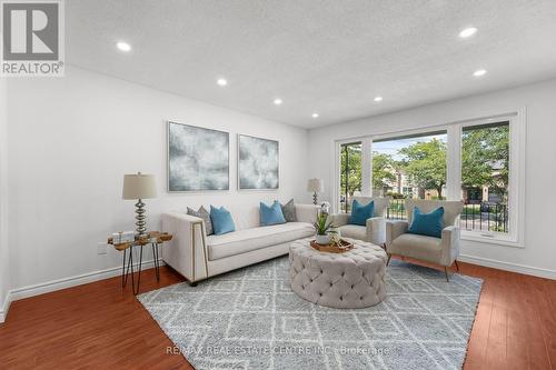 18 Moffatt Avenue, Brampton (Fletcher'S West), ON - Indoor Photo Showing Living Room