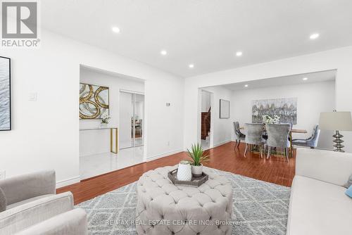 18 Moffatt Avenue, Brampton (Fletcher'S West), ON - Indoor Photo Showing Living Room