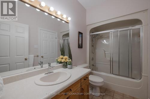 Cheater En Suite - 35 - 30 Doon Drive, London, ON - Indoor Photo Showing Bathroom