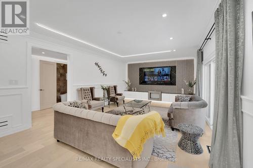 62 Silverfox Place, Vaughan, ON - Indoor Photo Showing Living Room