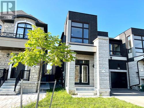 44 Hewison Avenue, Richmond Hill, ON - Outdoor With Facade