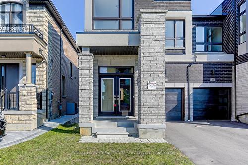 44 Hewison Avenue, Richmond Hill, ON - Outdoor With Facade