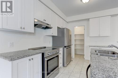 44 Hewison Avenue, Richmond Hill, ON - Indoor Photo Showing Kitchen With Double Sink With Upgraded Kitchen