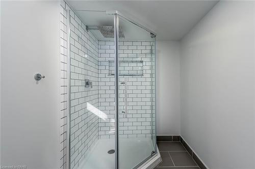 257 East 17Th Street|Unit #Lower, Hamilton, ON - Indoor Photo Showing Bathroom