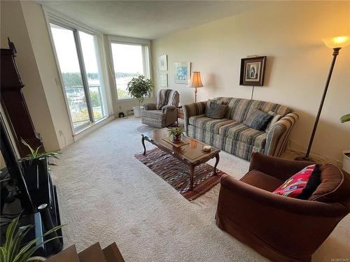 505-220 Townsite Rd, Nanaimo, BC - Indoor Photo Showing Living Room