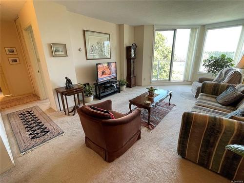 505-220 Townsite Rd, Nanaimo, BC - Indoor Photo Showing Living Room