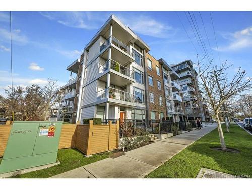 303-640 Michigan St, Victoria, BC - Outdoor With Balcony With Facade