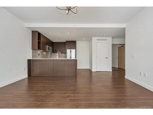 303-640 Michigan St, Victoria, BC - Indoor Photo Showing Kitchen