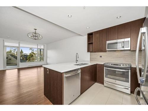 303-640 Michigan St, Victoria, BC - Indoor Photo Showing Kitchen