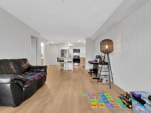 103-4810 Cedar Ridge Pl, Nanaimo, BC - Indoor Photo Showing Living Room