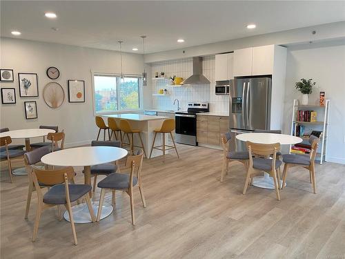 103-4810 Cedar Ridge Pl, Nanaimo, BC - Indoor Photo Showing Dining Room