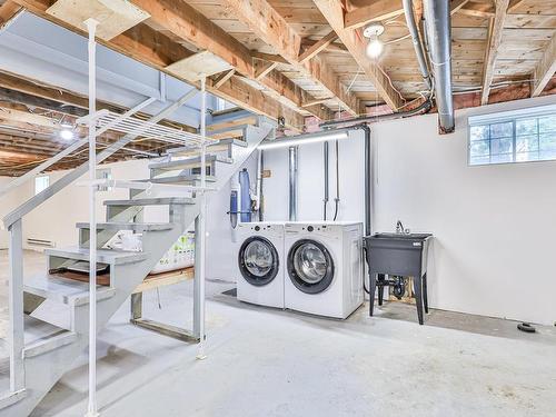 Salle de lavage - 77 Av. Turcot, Saint-Sauveur, QC - Indoor Photo Showing Laundry Room