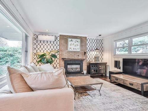 Salon - 77 Av. Turcot, Saint-Sauveur, QC - Indoor Photo Showing Living Room With Fireplace