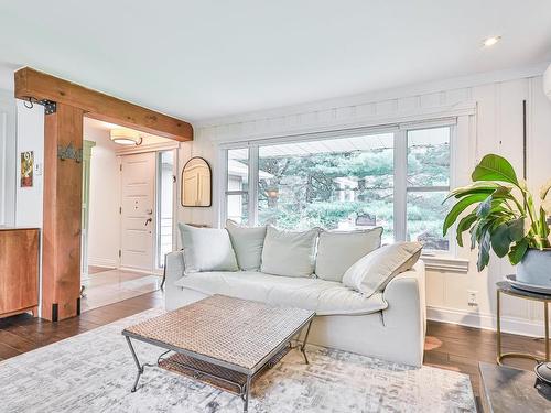 Salon - 77 Av. Turcot, Saint-Sauveur, QC - Indoor Photo Showing Living Room