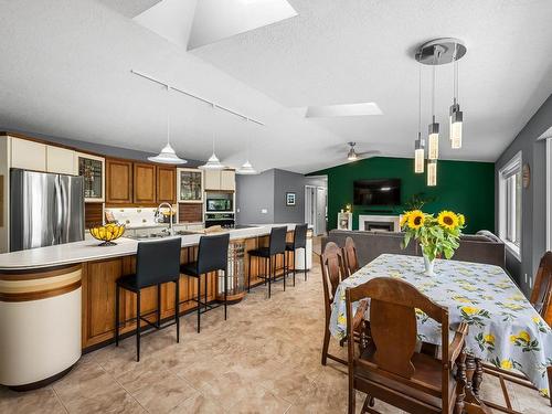 580 Carmel Crt, Kamloops, BC - Indoor Photo Showing Dining Room