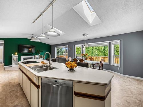 580 Carmel Crt, Kamloops, BC - Indoor Photo Showing Kitchen With Double Sink