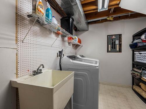 580 Carmel Crt, Kamloops, BC - Indoor Photo Showing Laundry Room