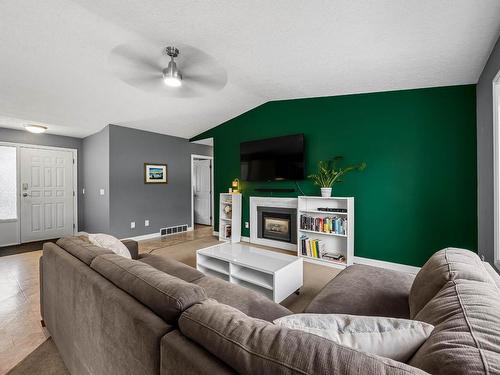 580 Carmel Crt, Kamloops, BC - Indoor Photo Showing Living Room With Fireplace