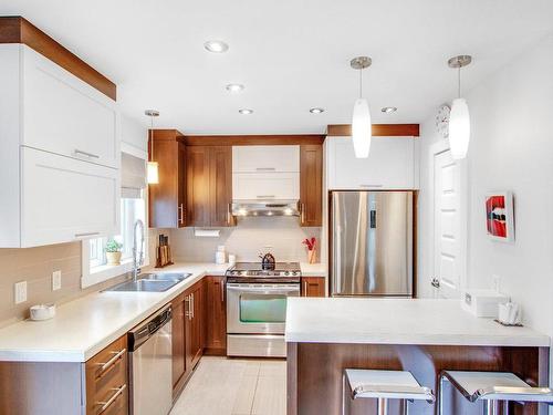 Cuisine - A-322 Mtée Sanche, Rosemère, QC - Indoor Photo Showing Kitchen With Double Sink With Upgraded Kitchen