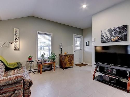 Salon - 790  - 792 3E Rue, Saint-Jean-Sur-Richelieu, QC - Indoor Photo Showing Living Room