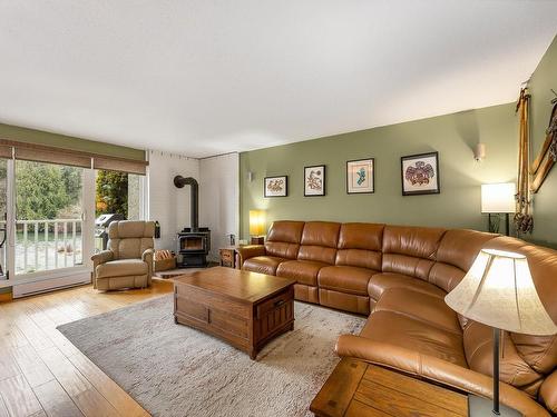 217-205 1St St, Courtenay, BC - Indoor Photo Showing Living Room