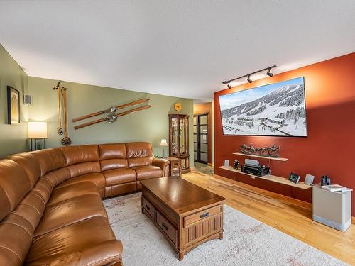 217-205 1St St, Courtenay, BC - Indoor Photo Showing Living Room