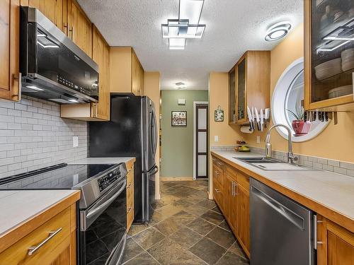 217-205 1St St, Courtenay, BC - Indoor Photo Showing Kitchen