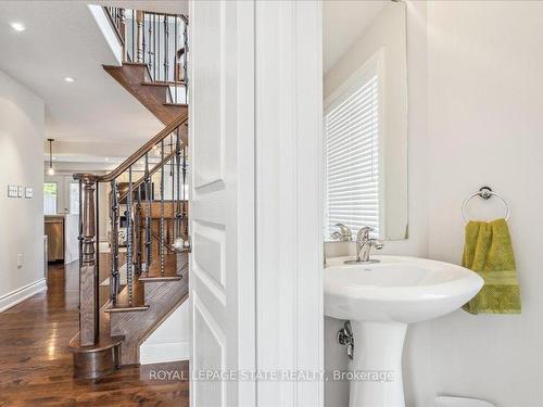 50 Geranium Ave, Hamilton, ON - Indoor Photo Showing Bathroom