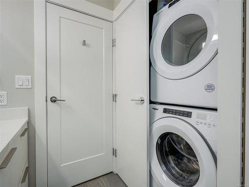 106-2500 Hackett Cres, Central Saanich, BC - Indoor Photo Showing Laundry Room