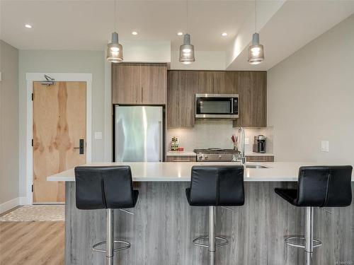 106-2500 Hackett Cres, Central Saanich, BC - Indoor Photo Showing Kitchen With Upgraded Kitchen