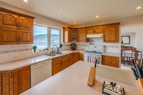 6414 Stevenson Place, Summerland, BC - Indoor Photo Showing Kitchen With Double Sink