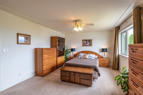 6414 Stevenson Place, Summerland, BC - Indoor Photo Showing Bedroom