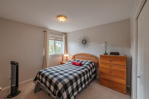 6414 Stevenson Place, Summerland, BC - Indoor Photo Showing Bedroom