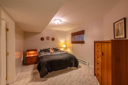 6414 Stevenson Place, Summerland, BC - Indoor Photo Showing Bedroom