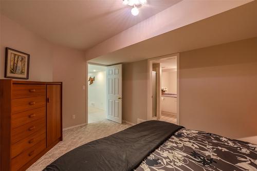 6414 Stevenson Place, Summerland, BC - Indoor Photo Showing Bedroom