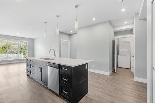 1201-4215 Gellatly Road, West Kelowna, BC - Indoor Photo Showing Kitchen With Upgraded Kitchen