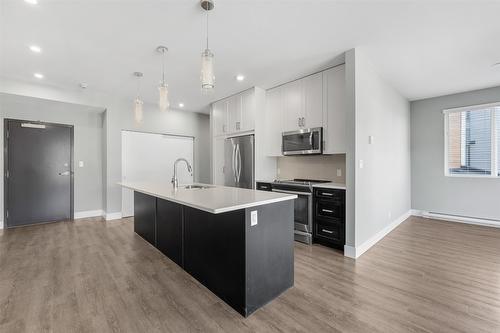 1201-4215 Gellatly Road, West Kelowna, BC - Indoor Photo Showing Kitchen With Upgraded Kitchen