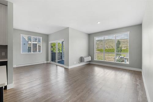 1201-4215 Gellatly Road, West Kelowna, BC - Indoor Photo Showing Living Room