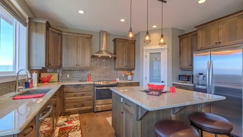 1257 Feedham Avenue, Kelowna, BC - Indoor Photo Showing Kitchen With Stainless Steel Kitchen With Double Sink With Upgraded Kitchen