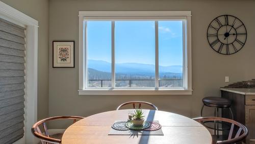 1257 Feedham Avenue, Kelowna, BC - Indoor Photo Showing Dining Room