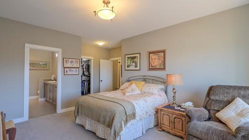 1257 Feedham Avenue, Kelowna, BC - Indoor Photo Showing Bedroom